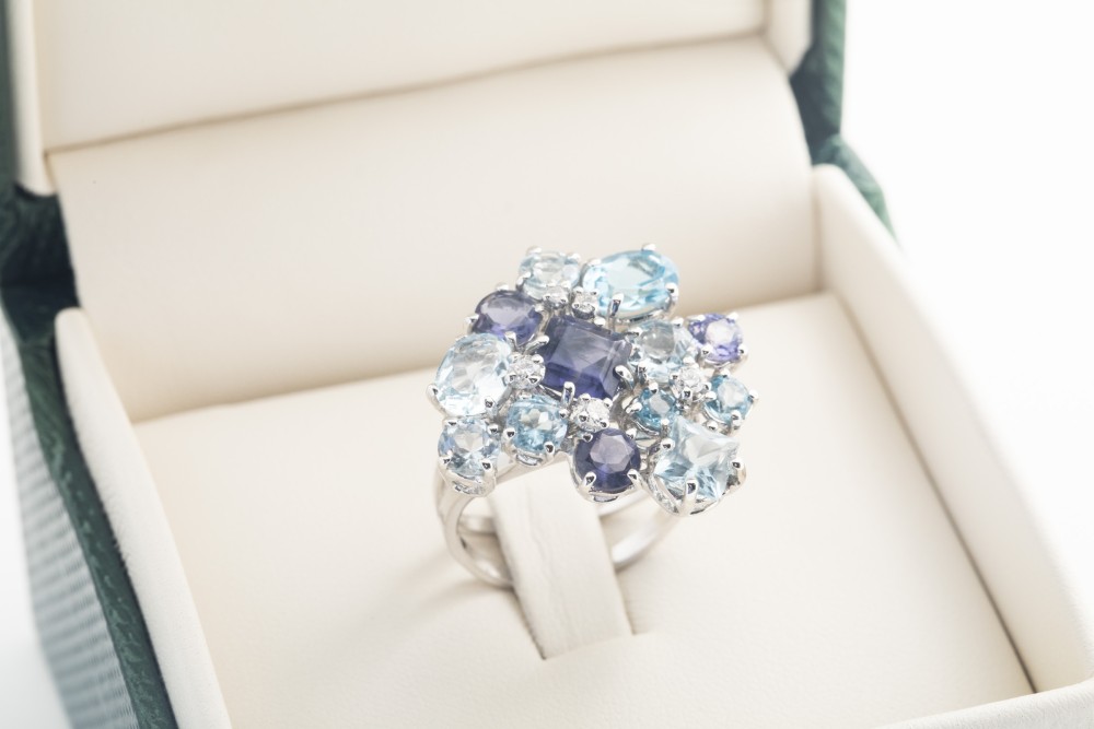 Anillo Moraglione con amatistas y topacios azules