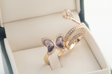 Anillo Moraglione de mariposa en oro rosado con amatistas y brillantes