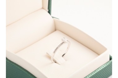 Anillo oro blanco 18 Kts. con diamantes
