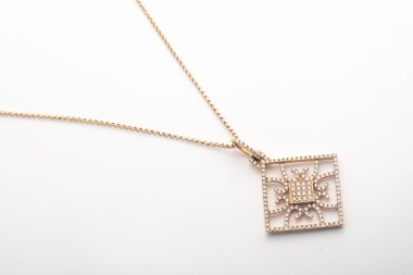 Collar con brillantes