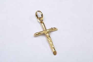 Dije de cruz con cristo