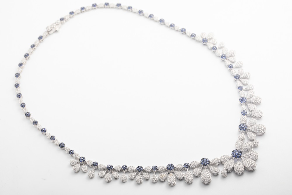 Collar con brillantes y zafiros