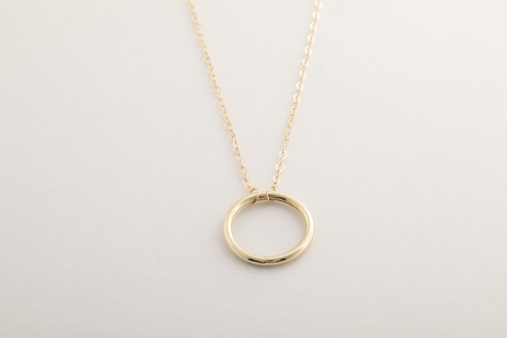 Collar círculo de la vida en oro amarillo