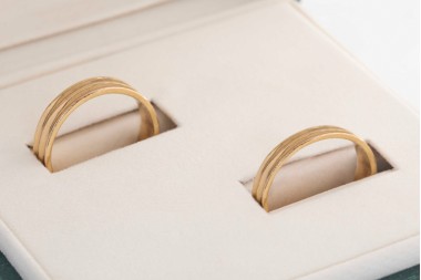 Aros de matrimonio dos rayas