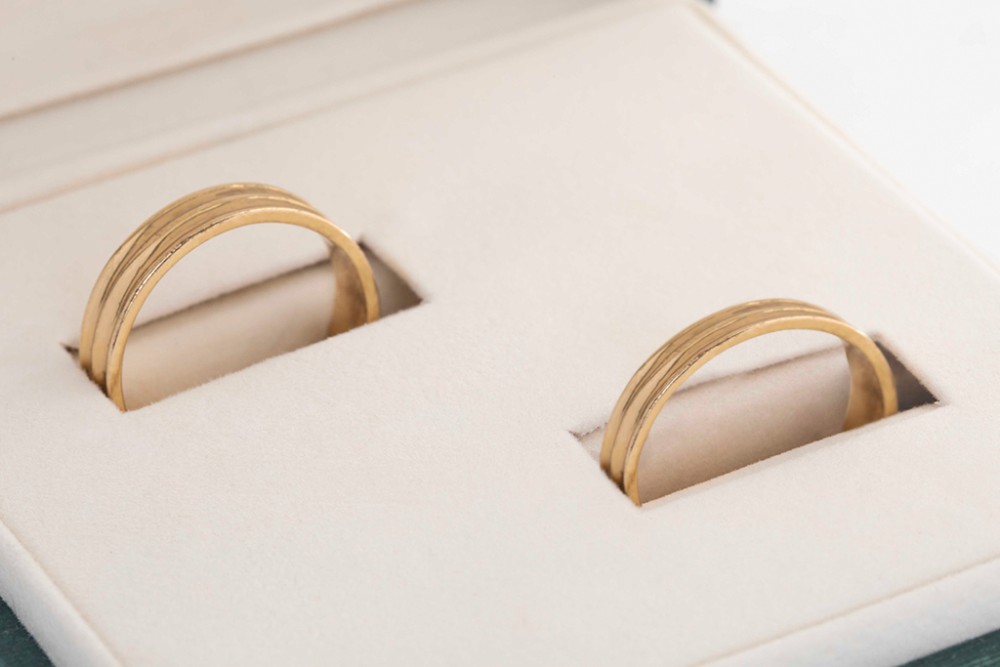 Aros de matrimonio dos rayas