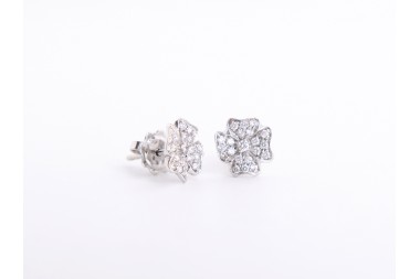 Aretes flor con diamantes